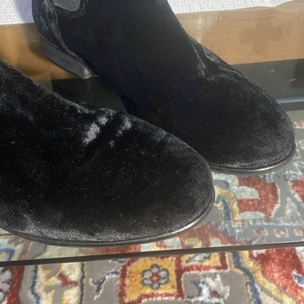 Urban Outfitters men velvet Chelsea ankle boots, UNISEX booties